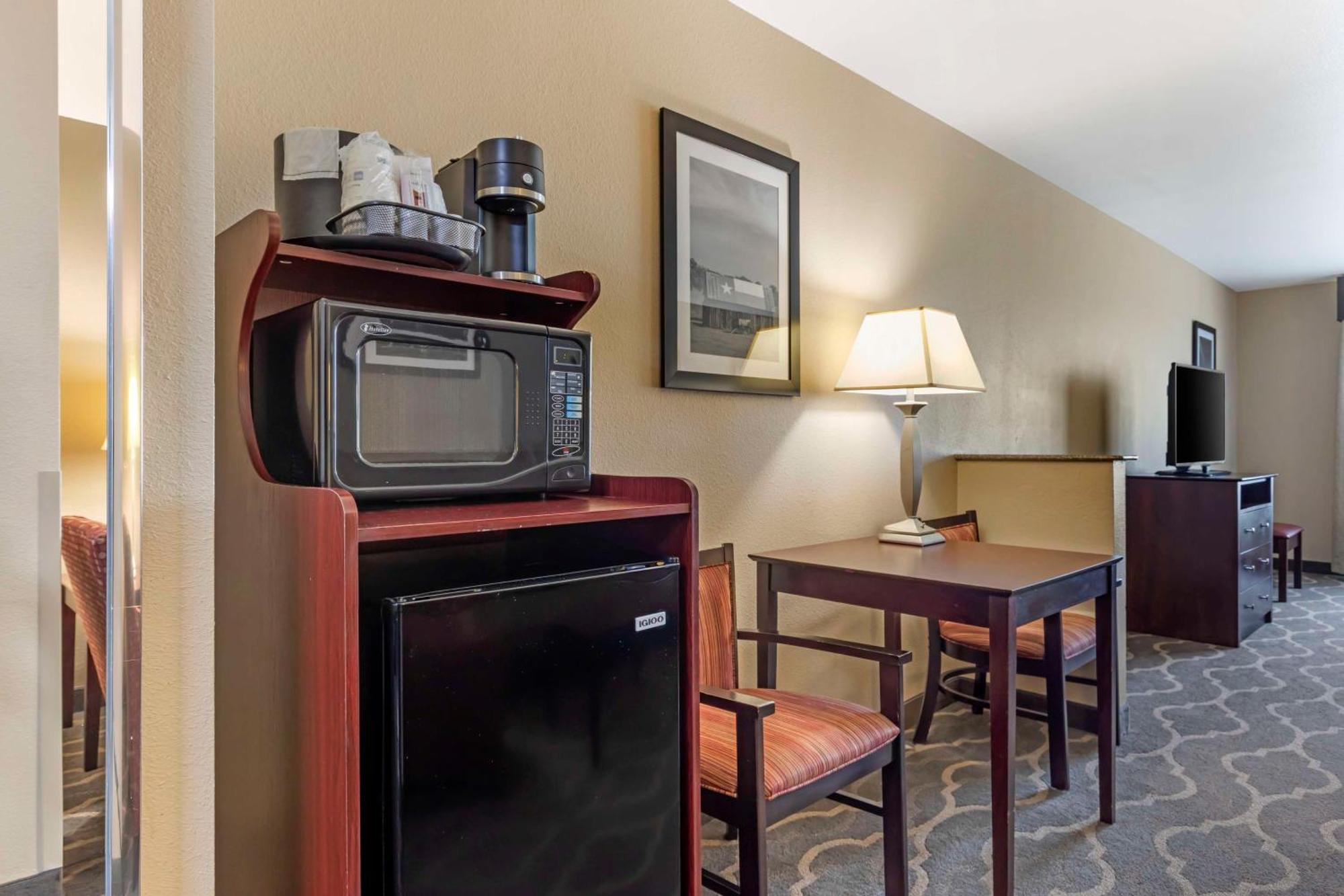 Best Western Plus Burleson Inn & Suites Exterior foto